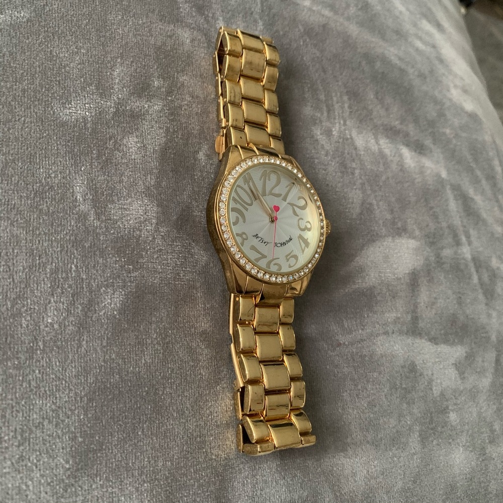 ✨NEVER USED Gold Betsey Johnson Watch✨ - Picture 3 of 7
